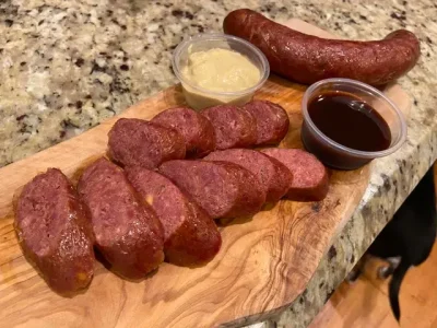 homemade-cheddar-jalapeño-sausage-from-brisket-trim-v0-8zb5m0xggnnb1